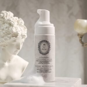 Mousse nettoyante et éclaircissante